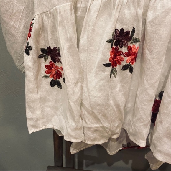 ✨NWT Gibson Latimer Embroidered Peplum Top - Picture 4 of 7